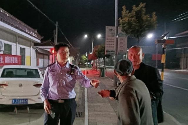 江蘇鹽城:氣溫在變 東臺(tái)公安守護(hù)不變 第1張 江蘇鹽城:氣溫在變 東臺(tái)公安守護(hù)不變 第1張