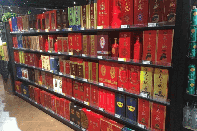 中國2款“尷尬酒”，普通人嫌它包裝簡陋，行家卻用來招待貴賓 好酒無需繁雜包裝