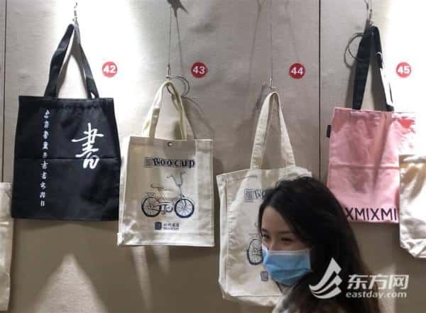 一次性塑料袋不能用 上海實(shí)體書(shū)店巧花心思定制紙袋帆布袋 第2張 一次性塑料袋不能用 上海實(shí)體書(shū)店巧花心思定制紙袋帆布袋 第2張